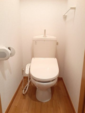 コンパクトで使いやすいトイレです
