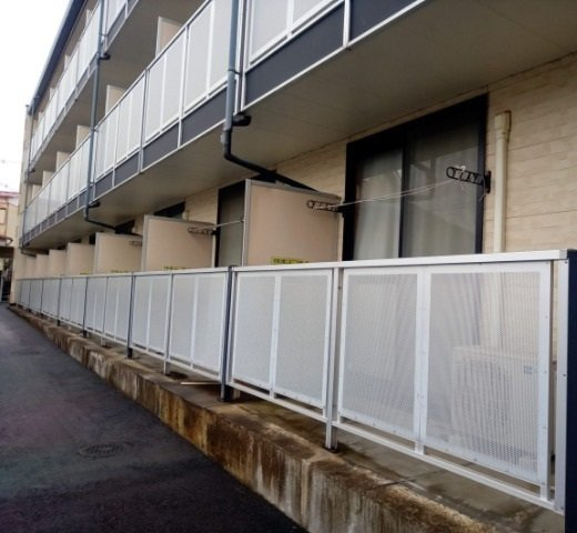 窓先