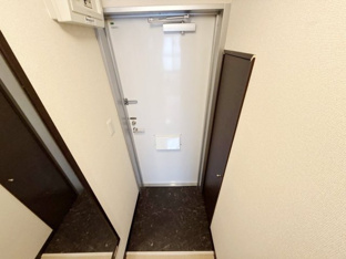 毎日通る玄関はこちらです