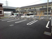 車をお持ちの方に嬉しい駐車場付きの物件です