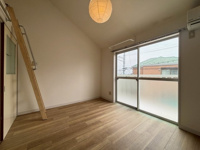 個人の部屋や寝室として使える洋室です