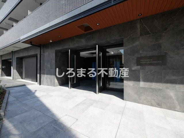 プレサンス九条グランデリーヴのエントランス