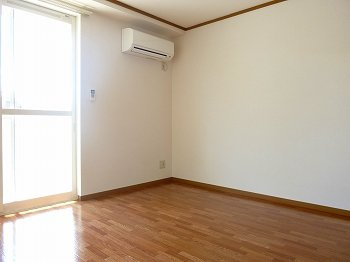 メゾン安田の居間・リビング