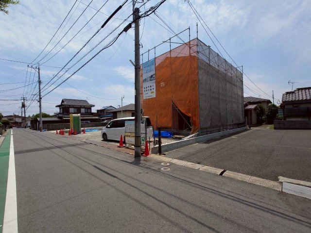SUN COURTーサンコート－小倉南区若園3丁目【小倉南区　新築戸建て】の前面道路含む現地写真|現地撮影　2026,6,27約18帖の広々としたリビングダイニング♪　　【小倉南区　新築戸建て】　SUN COURTーサンコート－小倉南区若園3丁目【小倉南区　新築戸建て】