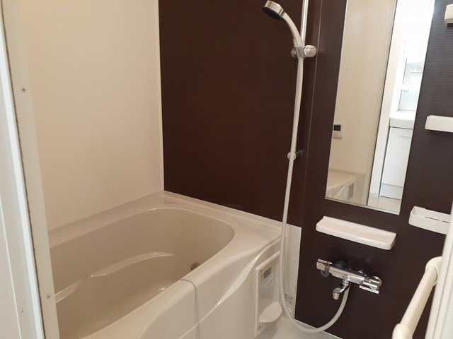 コンパクトで使いやすいお風呂です