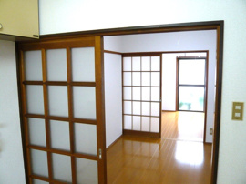こちらの居間で趣味の時間をお楽しみください