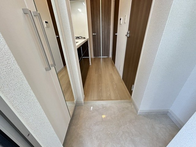 ヒカルサ枚方村野高見台の玄関|落ち着いた玄関です