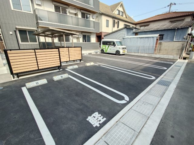 西町SUZUKAZEの駐車場