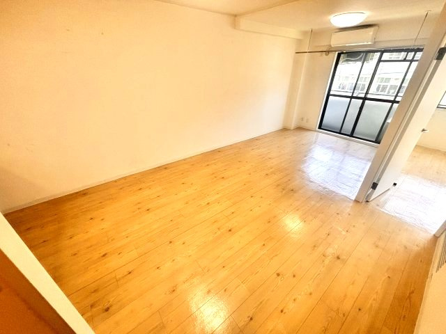 メープル御影中町の居間・リビング