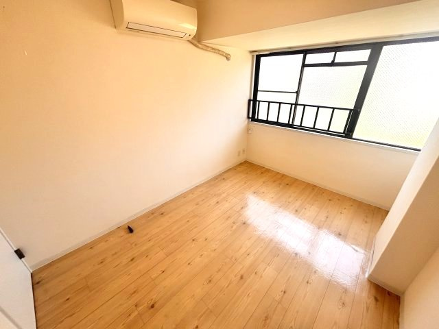 メープル御影中町の洋室