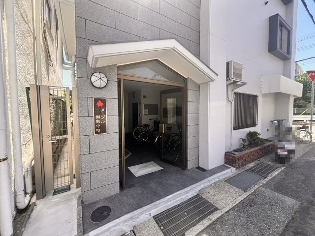 メープル御影中町のエントランス