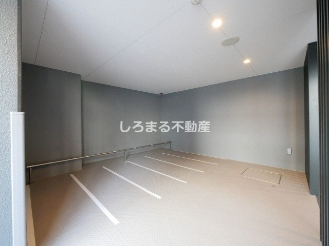 ジオエント新町の駐車場