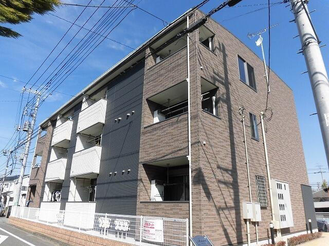 稲城市大丸のアパートの外観