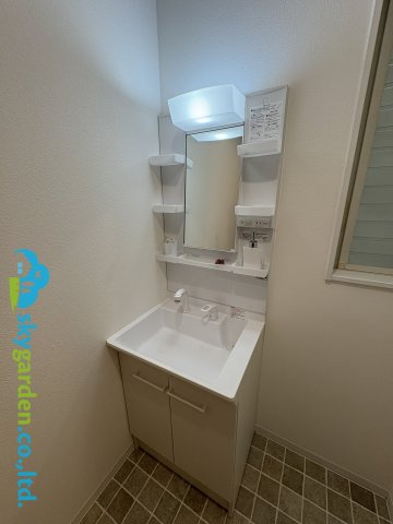 逗子市久木　中古戸建　の独立洗面台|独立洗面台、朝の身支度には欠かせません
