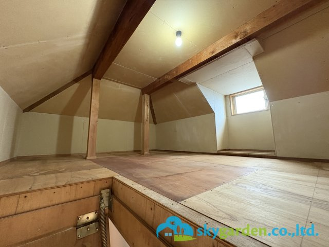 逗子市久木　中古戸建　の収納|2階の小屋裏収納の様子