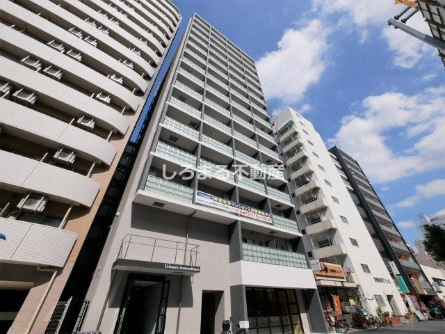 クロスレジデンス阿波座の外観