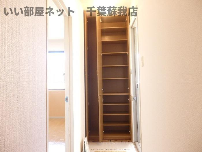インペリアルハイツ　Ⅲの玄関|収納もある玄関です