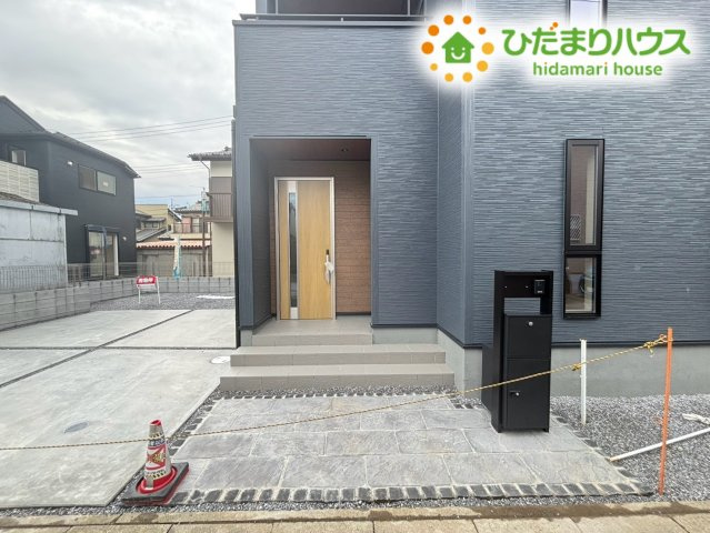 熊谷市別府　第5　新築一戸建て　リーブルガーデン　01の玄関