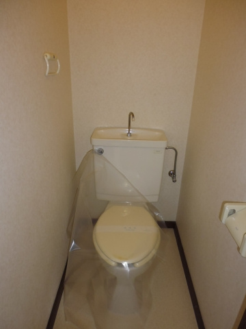 サンハイツのトイレ|リフォーム前なので以前の写真です。