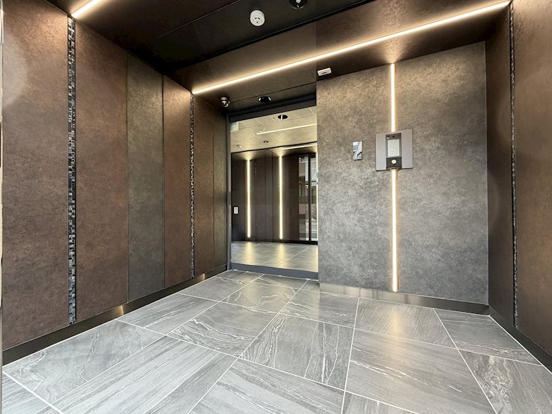 川崎市多摩区長尾４丁目の賃貸マンションのエントランス