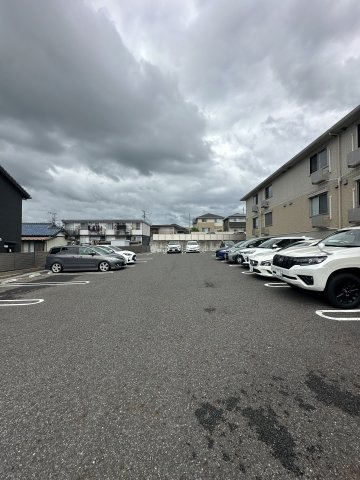 ノートルメゾンの駐車場