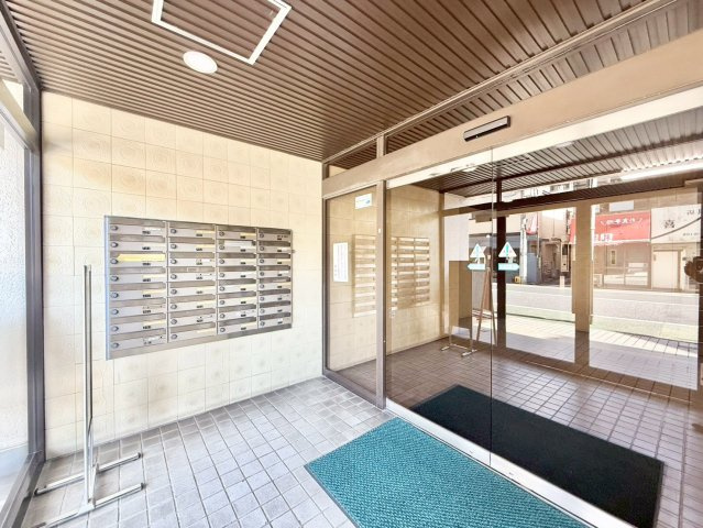 ネオハイツ千駄木のエントランス|2026.05.29撮影

現地ご見学希望・資料請求などお気軽にお問い合わせ下さい！
03-5990-5201