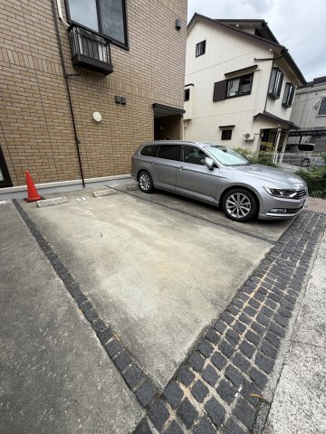 メゾンエトワール神戸中道通の駐車場
