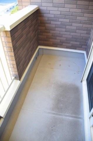 クレセントSATOのバルコニー|別部屋反転間取の写真となります。