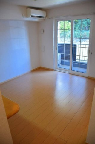 クレセントSATOの居間・リビング|別部屋反転間取の写真となります。