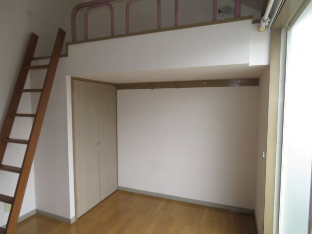 エミネ霞の洋室|ロフト付き