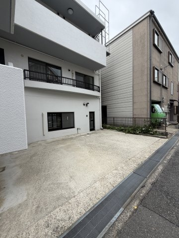 福本邸貸家の駐車場