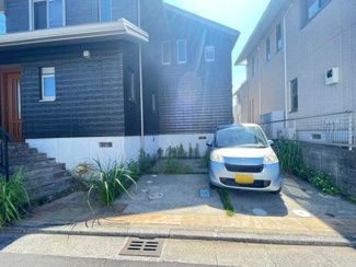 【駐車場】 | あすみが丘東　リフォーム済み【3LDK】中古戸建：JR外房線「土気」駅 | 並列で2台駐車可能なゆとりある広さ。
