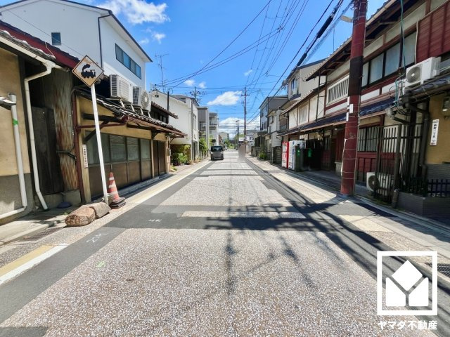 伏見区新町2丁目　　の前面道路含む現地写真