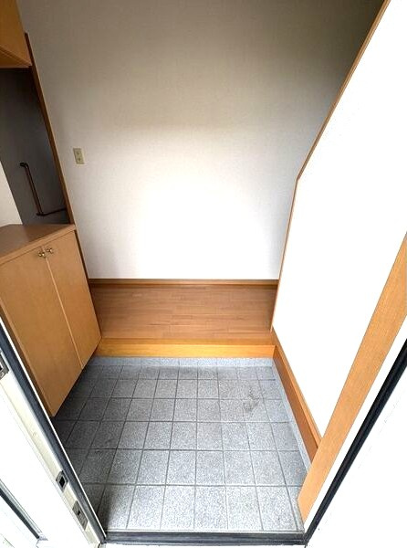 松本様貸家の玄関