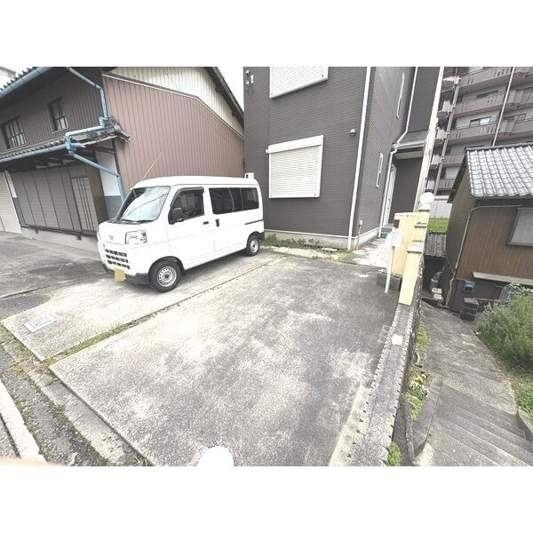 松本様貸家の駐車場