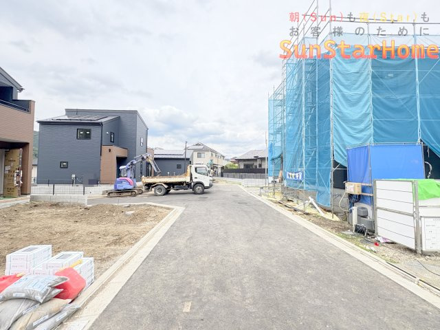 【サンスターホーム】青梅市柚木町3丁目　長期優良新築4号棟の前面道路含む現地写真
