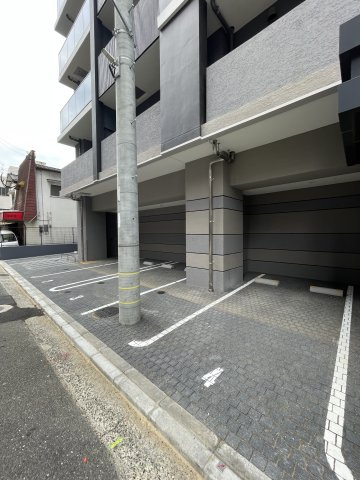 シーズンフラッツ渡辺通の駐車場