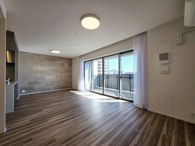 ＨＡＲＵＭＩ　ＦＬＡＧ　ＰＡＲＫ　ＶＩＬＬＡＧＥ　Ｅ棟
