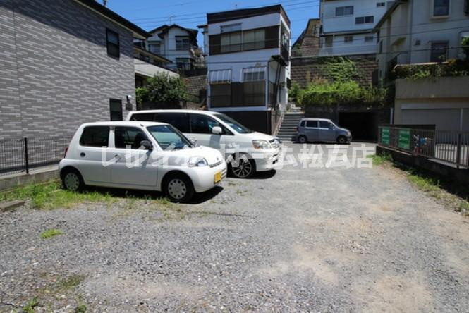 アムール リーヴェロ【仲介手数料：50％OFF】対象物件！の駐車場|駐車場に車を止められます
