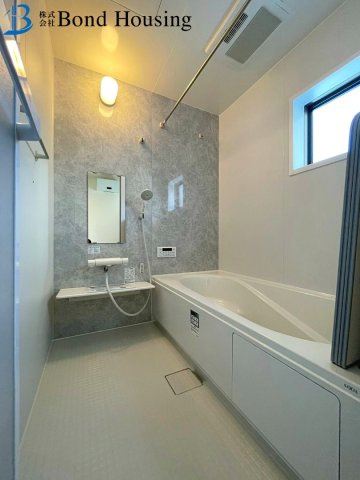 大型商業施設まで徒歩圏で生活便利　二見町西二見第16　新築戸建の浴室