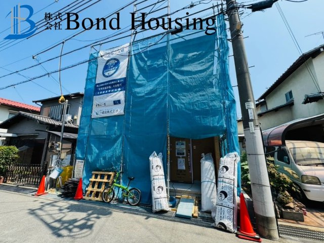 大型商業施設まで徒歩圏で生活便利　二見町西二見第16　新築戸建の前面道路含む現地写真