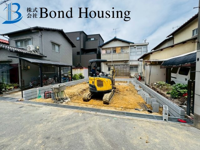 大型商業施設まで徒歩圏で生活便利　二見町西二見第16　新築戸建の前面道路含む現地写真