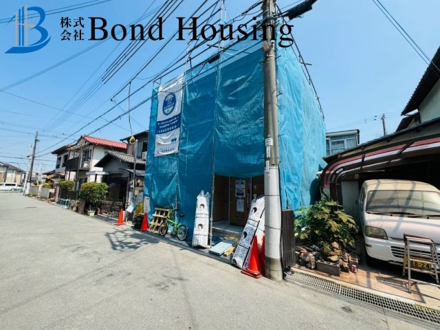 大型商業施設まで徒歩圏で生活便利　二見町西二見第16　新築戸建の前面道路含む現地写真