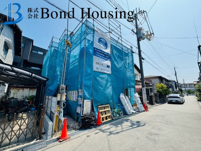 大型商業施設まで徒歩圏で生活便利　二見町西二見第16　新築戸建の前面道路含む現地写真