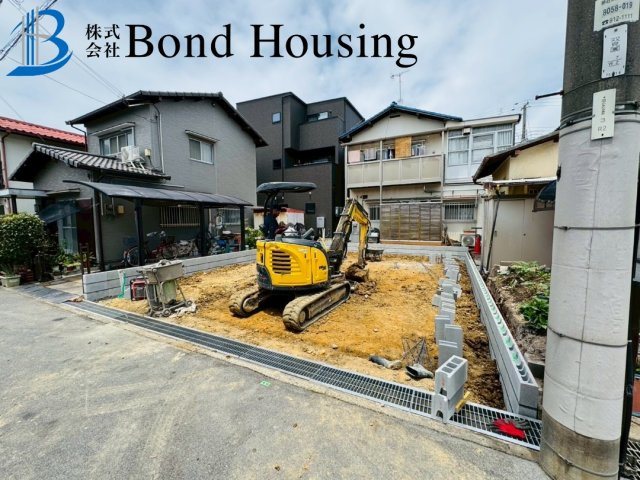 大型商業施設まで徒歩圏で生活便利　二見町西二見第16　新築戸建の前面道路含む現地写真