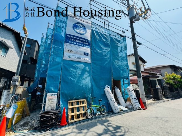 大型商業施設まで徒歩圏で生活便利　二見町西二見第16　新築戸建の前面道路含む現地写真