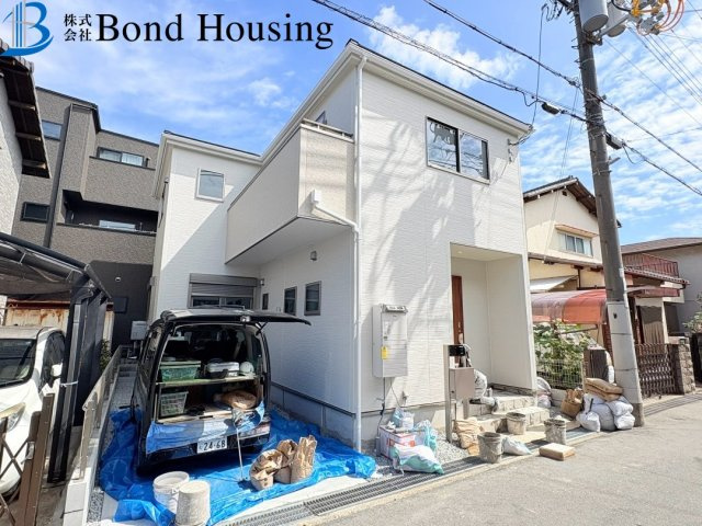 大型商業施設まで徒歩圏で生活便利　二見町西二見第16　新築戸建の前面道路含む現地写真