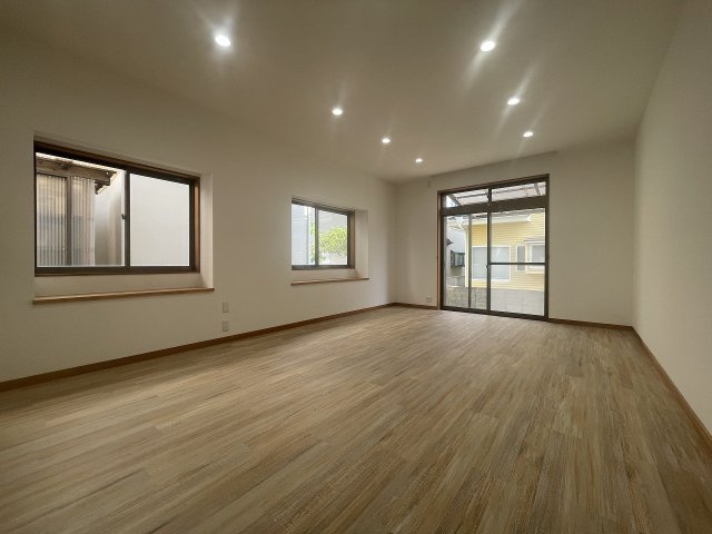若竹台町一戸建の居間・リビング