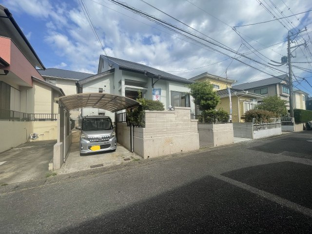 若竹台町一戸建の駐車場