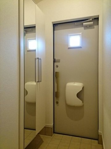 レインボー國府　Ｂの玄関